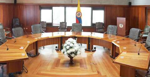 Corte Constitucional tumba norma que daba rango legal inmediato a acuerdos de paz