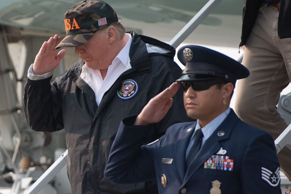 Donald Trump llegó la Base de la Fuerza Aérea Beale en California. / AFP