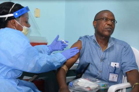Vacuna eficaz al 100% contra el ébola podrá estar al alcance de la mano a escala mundial