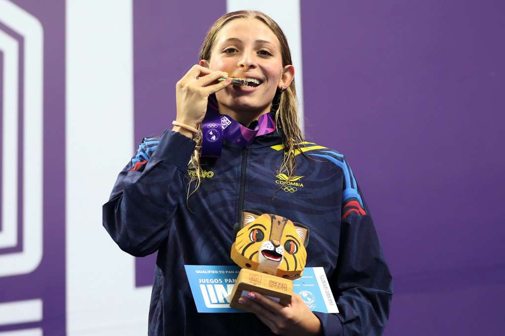 La nadadora Isabella Bedoya, oro en los 50 metros libres.