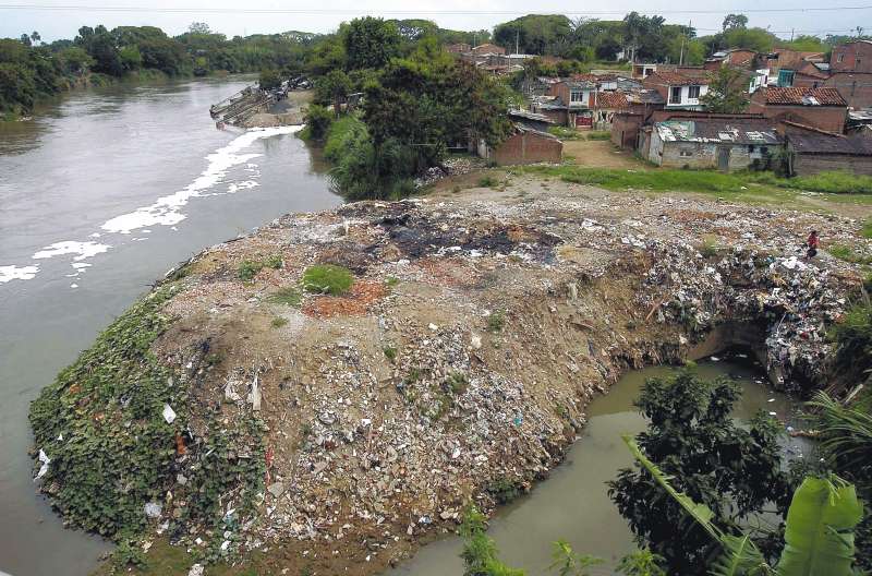 Si se suman los resultados de las muestras de los ríos de los 106 países, los contaminantes que más se detectaron fueron carbamazepina, metformina y cafeína. / EFE