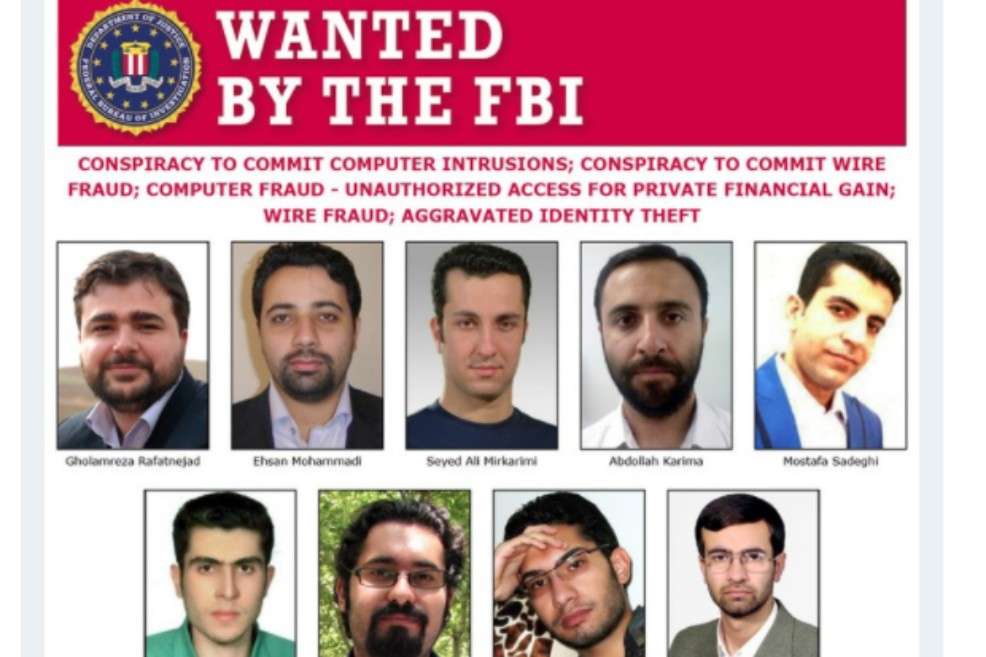 El FBI busca a estos nueve iraníes acusados de piratería electrónica. / FBI