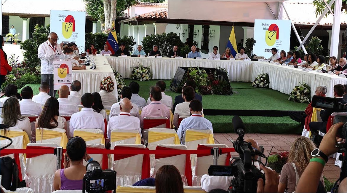 Más allá de los tímidos avances en la negociación con el ELN y el EMC-FARC, la escalada violenta pone a prueba la legitimidad y la viabilidad política de la paz total. Este es el panorama.