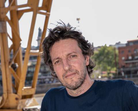 “Me gusta el extrañamiento que va erosionando, como agua que gotea, las defensas de la racionalidad”: Alan Talevi