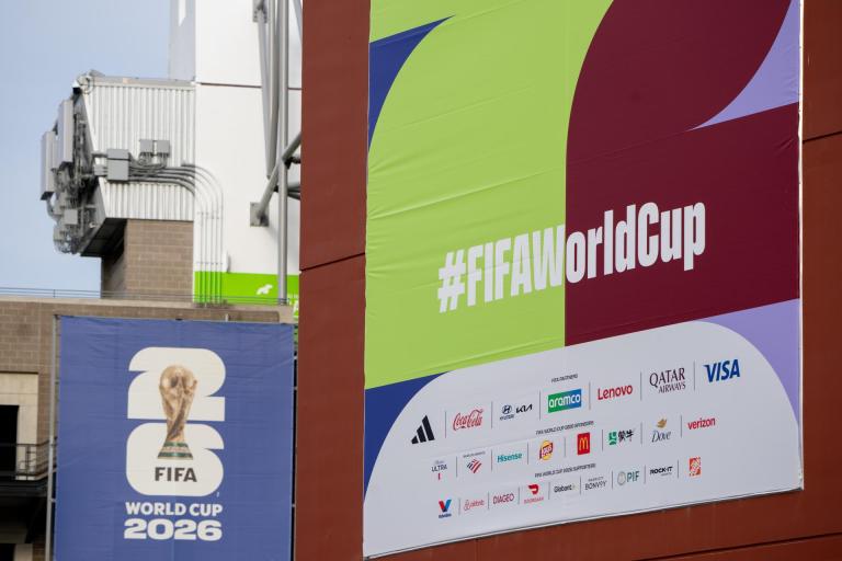 ¿«Mundial» se escribe con mayúscula inicial?