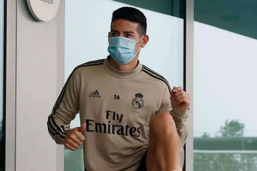 James Rodríguez hace trabajos físicos con tapabocas. / Real Madrid