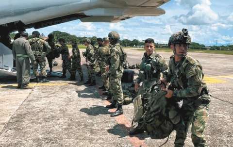 La titánica tarea para encontrar a los pasajeros de la aeronave HK 2803