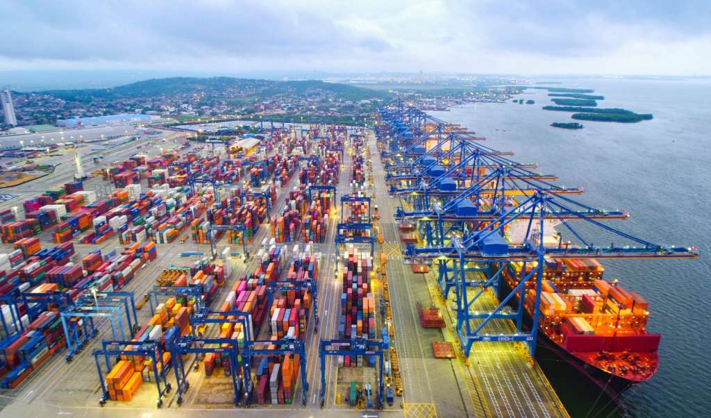 Según la Comisión Económica para América Latina y el Caribe (CEPAL), el Puerto de Cartagena es el puerto con mayor movimiento de carga en América Latina y el Caribe.