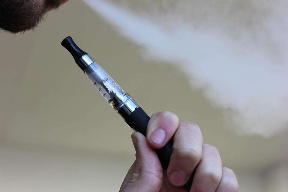 Estudio confirma que la nicotina del humo del cigarrillo electrónico puede causar cáncer en los pulmones y crecimiento precanceroso en las vejigas de los ratones. / Pixabay