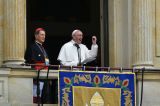 Papa a los jóvenes: “Mantengan viva la alegría, no se la dejen robar”