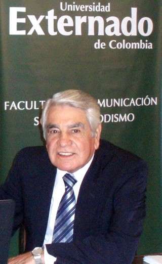 El escritor Miguel Méndez Camacho, galardonado por méritos en el periodismo