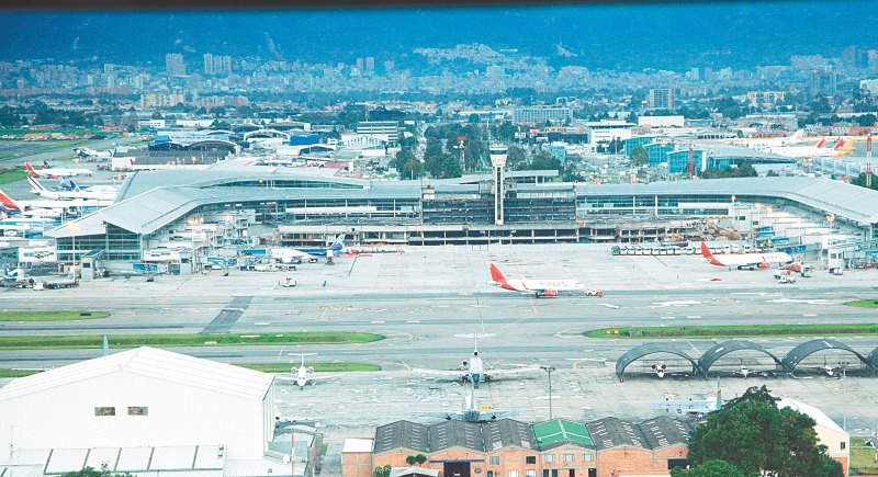 Las fallas en radares y otros insumos técnicos están afectando la operación aérea. Autoridades investigan recientes incidentes. / Gustavo Torijos