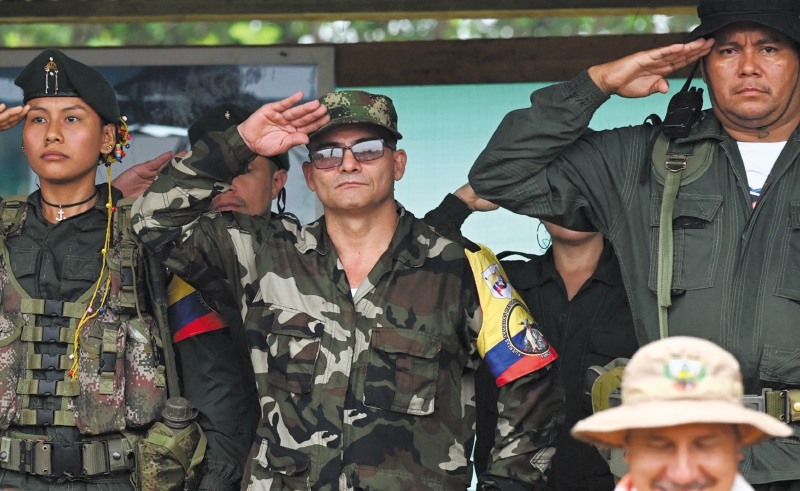 Iván Mordisco durante la cumbre de mandos del EMC realizada en abril de 2023 en los Llanos del Yarí. / AFP