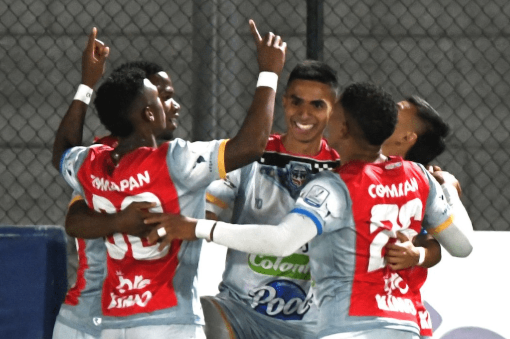 Los jugadores de Fortaleza celebran.