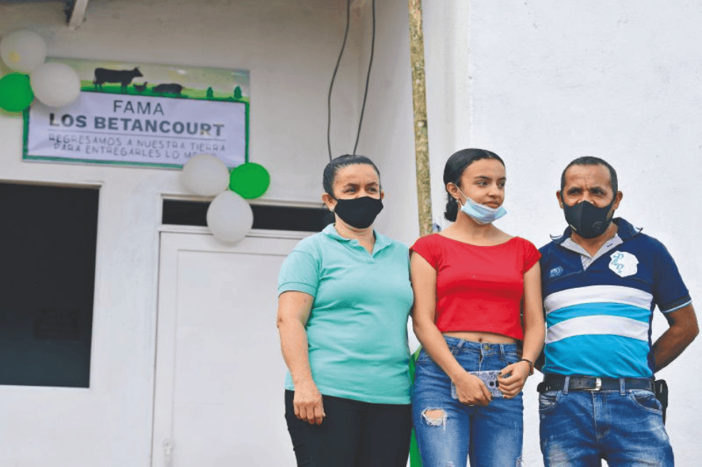 En la fama Los Betancourt, Wilson y su esposa comercializan el ganado que se produce en su finca.