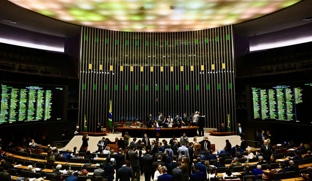 General view of the Brazilian Lower House plenary session during a vote on the reciprocity law, which allows the Brazilian government to retaliate against countries or economic blocs that impose trade barriers on products from Brazil, in Brasilia, on April 2, 2025.