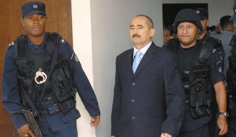 El desmovilizado comandante del Bloque Mineros de las Autodefensas Unidas de Colombia (AUC), Ramiro Vanoy alias 'Cuco Vanoy' (C), hoy preso en Estados Unidos.EFE/Luis Benavides/POOL