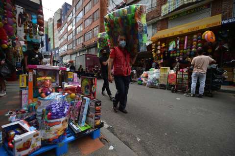 Vendedores informales de Bogotá participarán en feria navideña en San Victorino