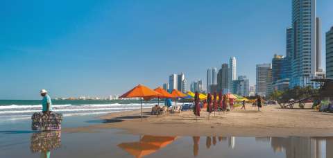 Chilenos aseguraron sentirse acosados por la cantidad de vendedores en playas de Cartagena