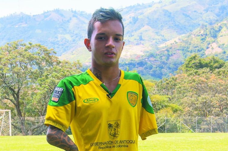 Santiago Arroyabe, el hombre que hace todo con sus pies