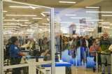 Frustrados y bravos: así están los viajeros con la cancelación de vuelos en EE. UU.
