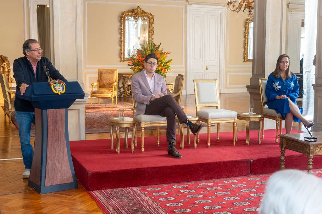 El presidente Gustavo Petro posesionó a Helga Rivas y Daniel Rojas, sus nuevos ministros de Vivienda y Educación, respectivamente.