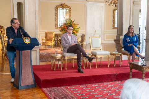 Petro posesionó a los nuevos ministros de Vivienda y Educación