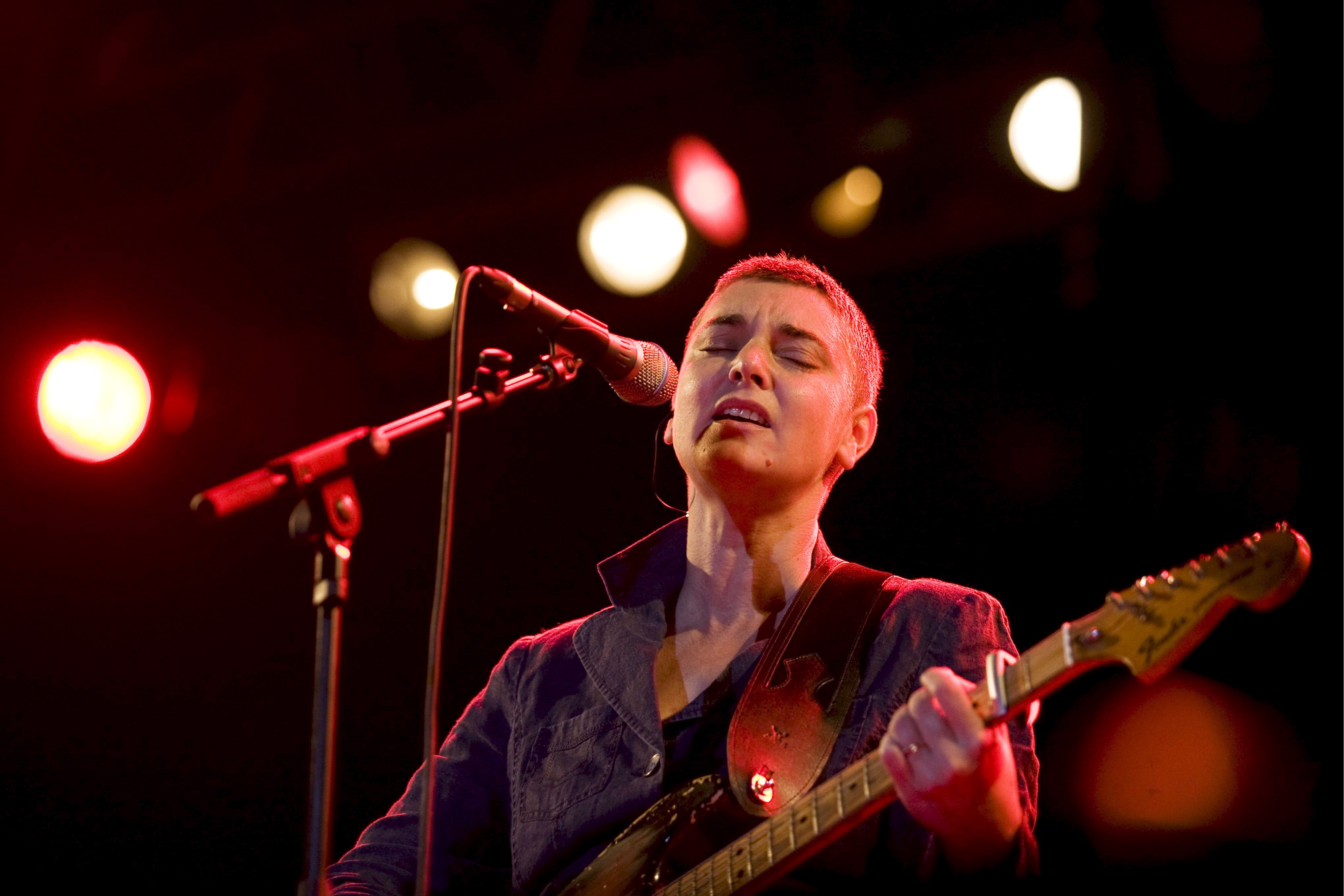 Avenches (Switzerland Schweiz Suisse), 17/08/2008.- (FILE) - Irish singer Sinead O'Connor performs on the main stage during the opening day of the 17th Rock Oz'Arenes festival in Avenches, Switzerland, 16 August 2008 (reissued 26 July 2023). O'Connor has died at the age of 56, the singer's family announced on 26 July 2023. (Suiza) EFE/EPA/ENNIO LEANZA