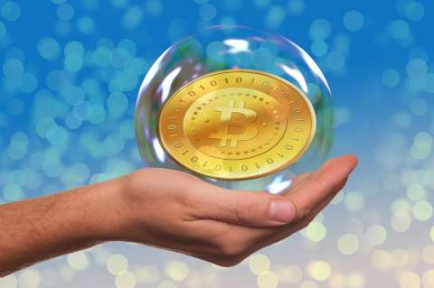 Bitcoin llega a más de US$11.000 para luego caer US$9.643