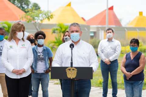 “Lloramos al lado de las familias que han perdido a sus seres queridos”: Duque