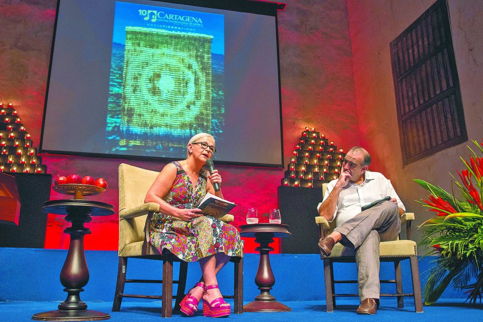 Julia Salvi y Fidel Cano durante el conversatorio “Diez años de Festival”, ayer en el hotel Santa Clara. / Wilfredo Amaya
