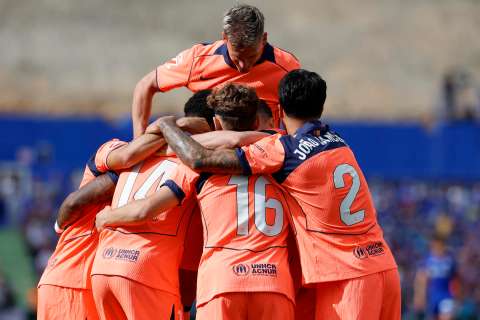 Barcelona aprovechó los tropiezos de Real Madrid y quedó a un triunfo de quedar campeón