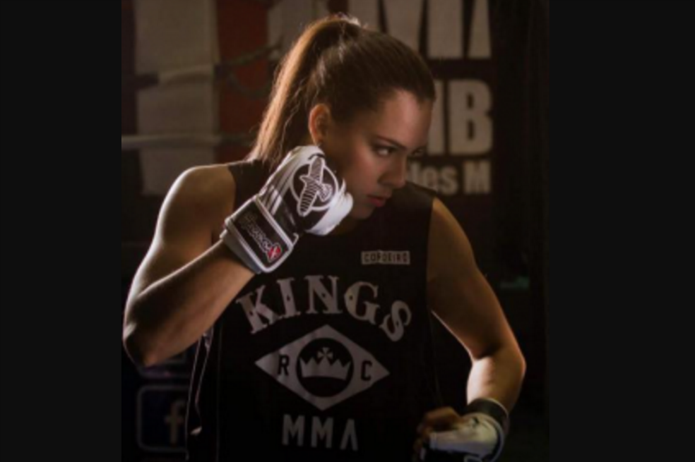 Alejandra Lara, de 23 años, se convirtió en la primera colombiana en llegar a Bellator, la segunda compañía más grande en artes marciales mixtas. Espera que su debut sea en septiembre. / Cortesía Alejandra Lara