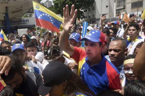 Henrique Capriles denuncia asedio de grupos armados en aeropuerto de Margarita