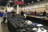 Estados Unidos pedirá antecedentes para la venta de armas en ferias e internet
