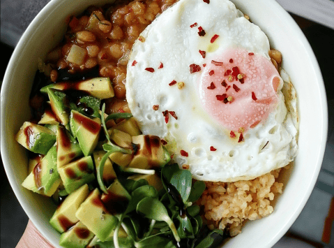 Con estos ingredientes se prepara un delicioso bowl de lentejas