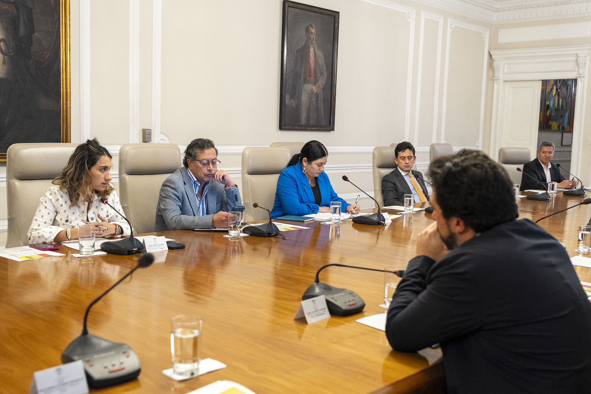 El presidente Gustavo Petro y el nuevo ministro de Hacienda, Diego Guevara
