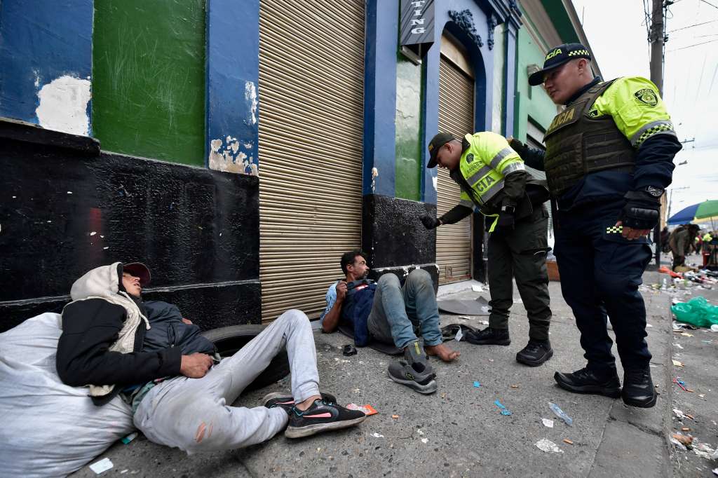 Operativo de la policía en el Barrio San Bernardo o Sanber, 250 uniformados participaron en la toma de ese sector del centro de la ciudad. Se incautaron más de 20.000 dosis de estupefacientes.