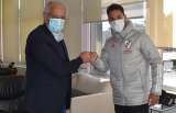 El futbolista colombiano que firmó contrato con River Plate