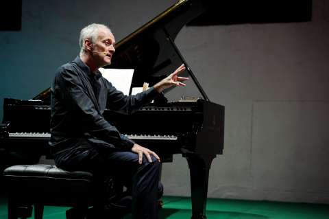 Retratos, ilusionismo y filosofía: la música más allá de las notas