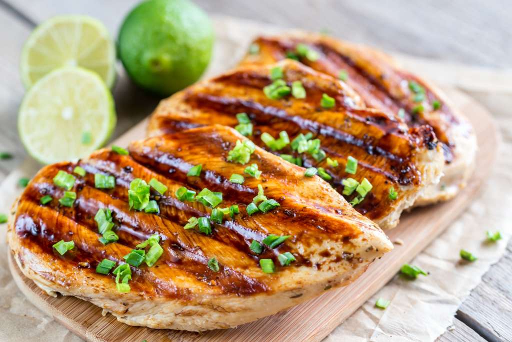 Pechuga asada marinada en limón y romero