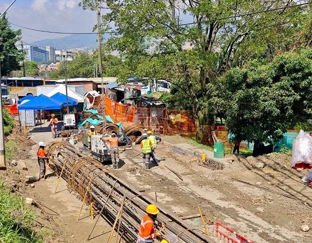Las obras del viaducto Caribe del metro de la 80 avanzan con trabajos de cimentación.
