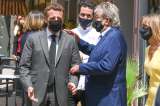 El hombre que abofeteó a Macron comparece ante un juez, ¿a qué castigo se enfrenta?