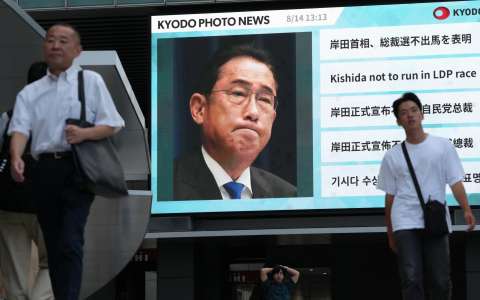 El primer ministro de Japón, Fumio Kishida, anuncia su renuncia