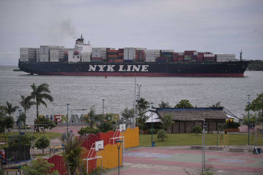 El puerto de Buenaventura es el más importante de Colombia, actividad portuaria, buques, barcos, containers.