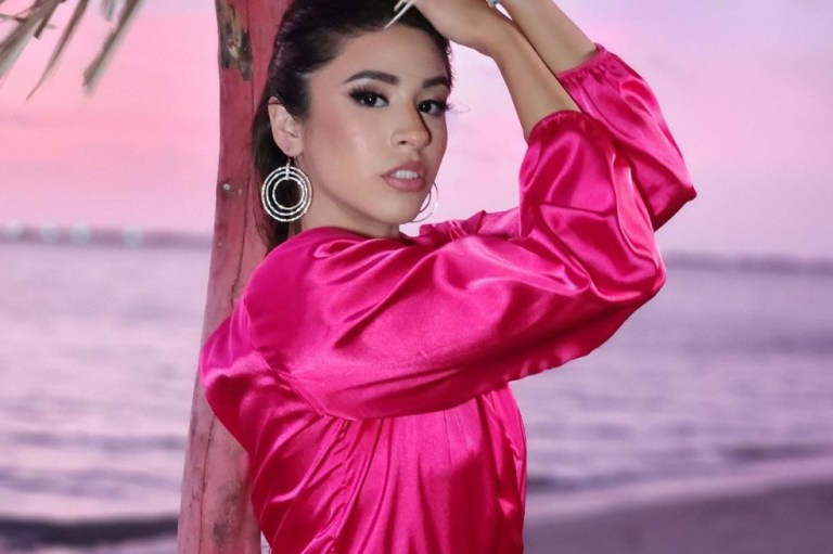 La modelo Sophie Ortiz superó el cáncer y se convirtió en reina de belleza en Estados Unidos, país donde ayuda a niños que padecen cáncer.