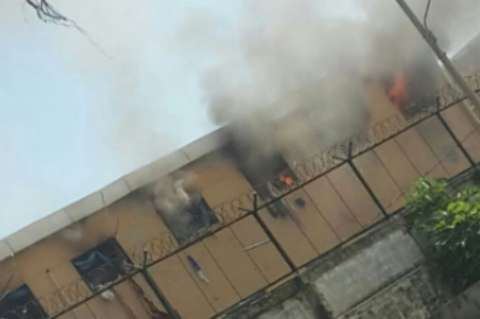 Incendio afecta cárcel Modelo de Barranquilla