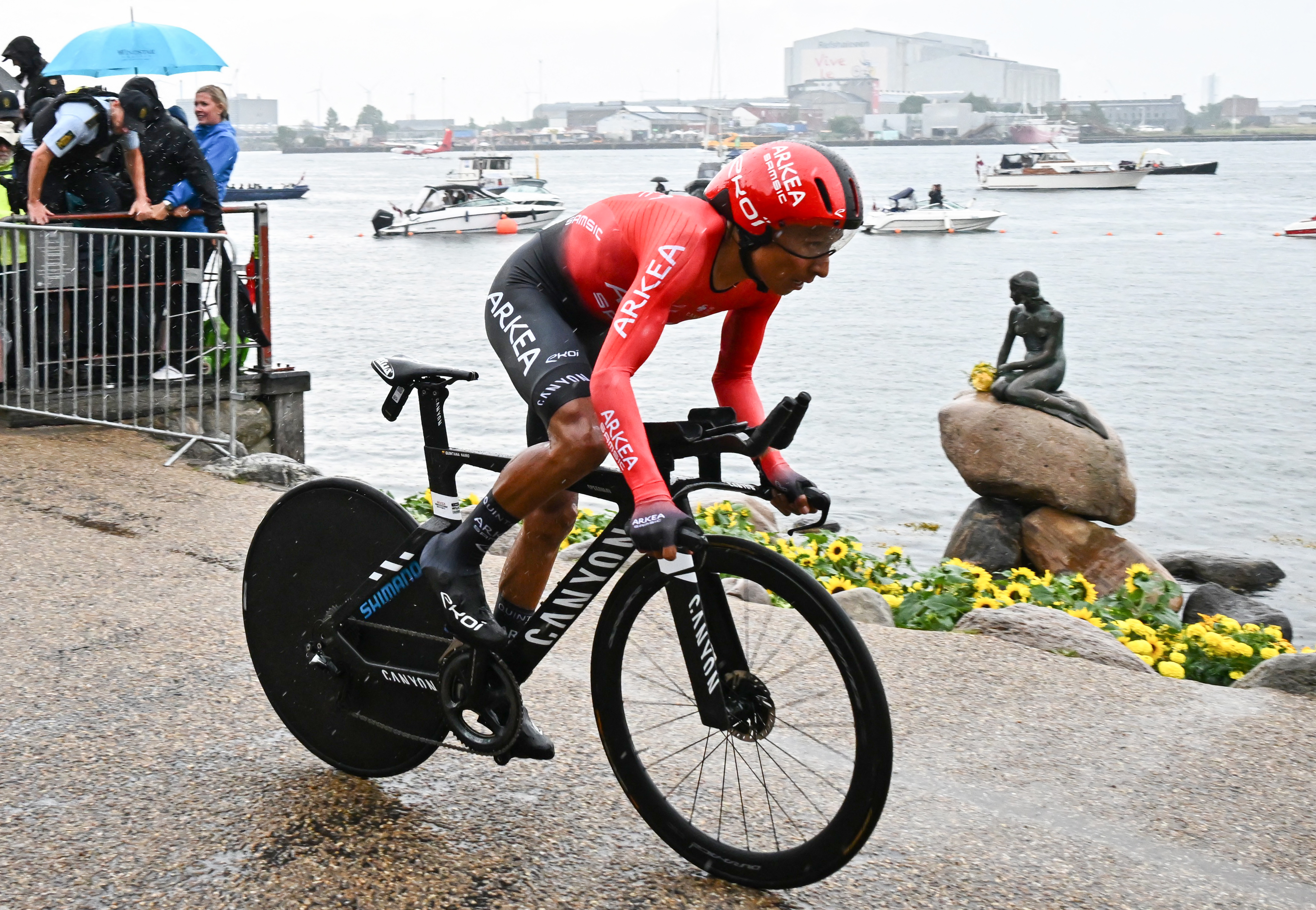 Nairo Quintana durante la primera etapa del Tour de Francia. // AFP