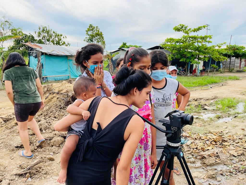 El colectivo enseña a los niños y adolescentes de la región a contar sus historias a través de videos.