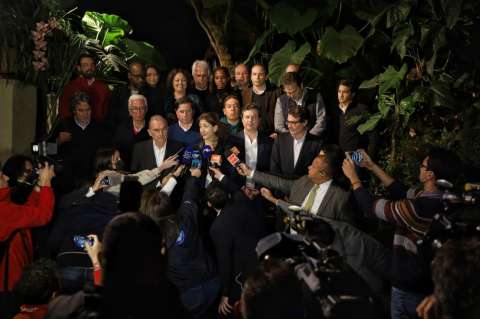 Humo blanco: nace Coalición Centro Esperanza para las elecciones presidenciales